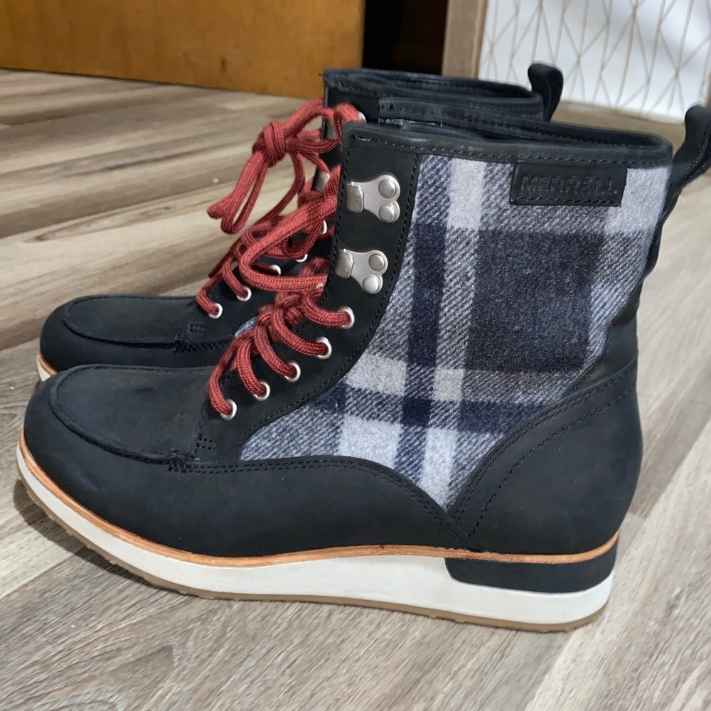 Merrell Women's Black and Plaid Lace Up Boots
